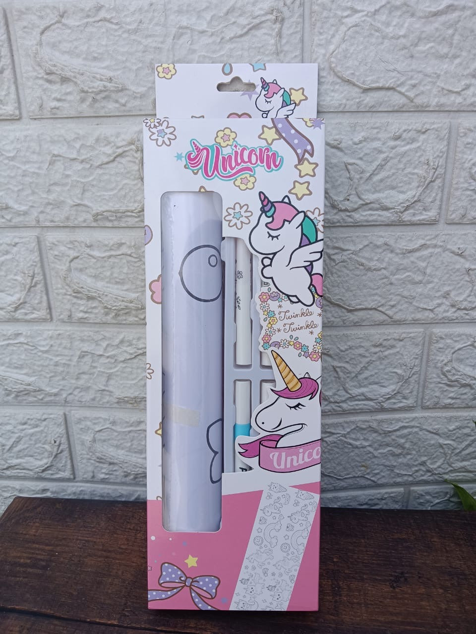 Colouring roll with sketch pen