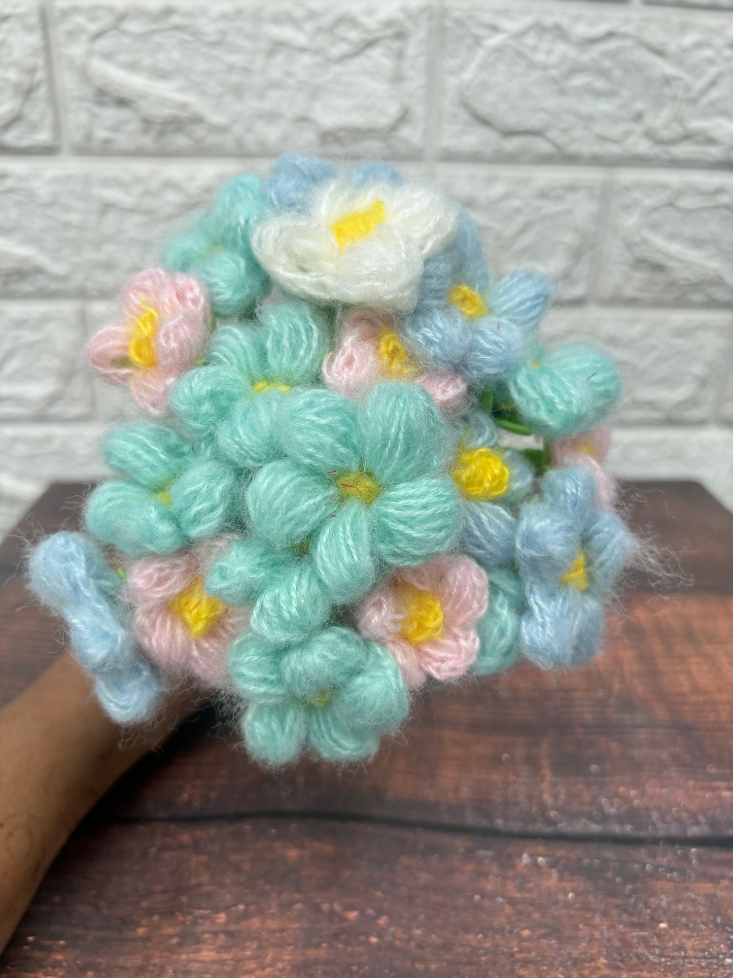 Spothunt Knitted Flower Pen