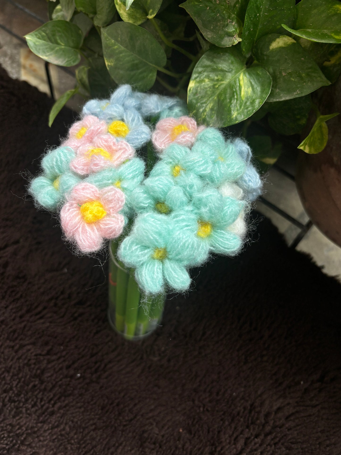 Spothunt Knitted Flower Pen