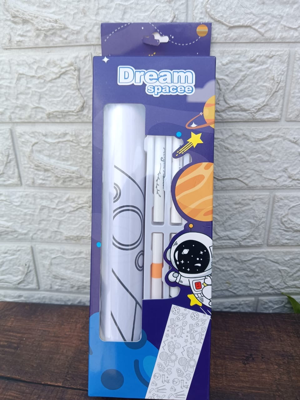 Colouring roll with sketch pen