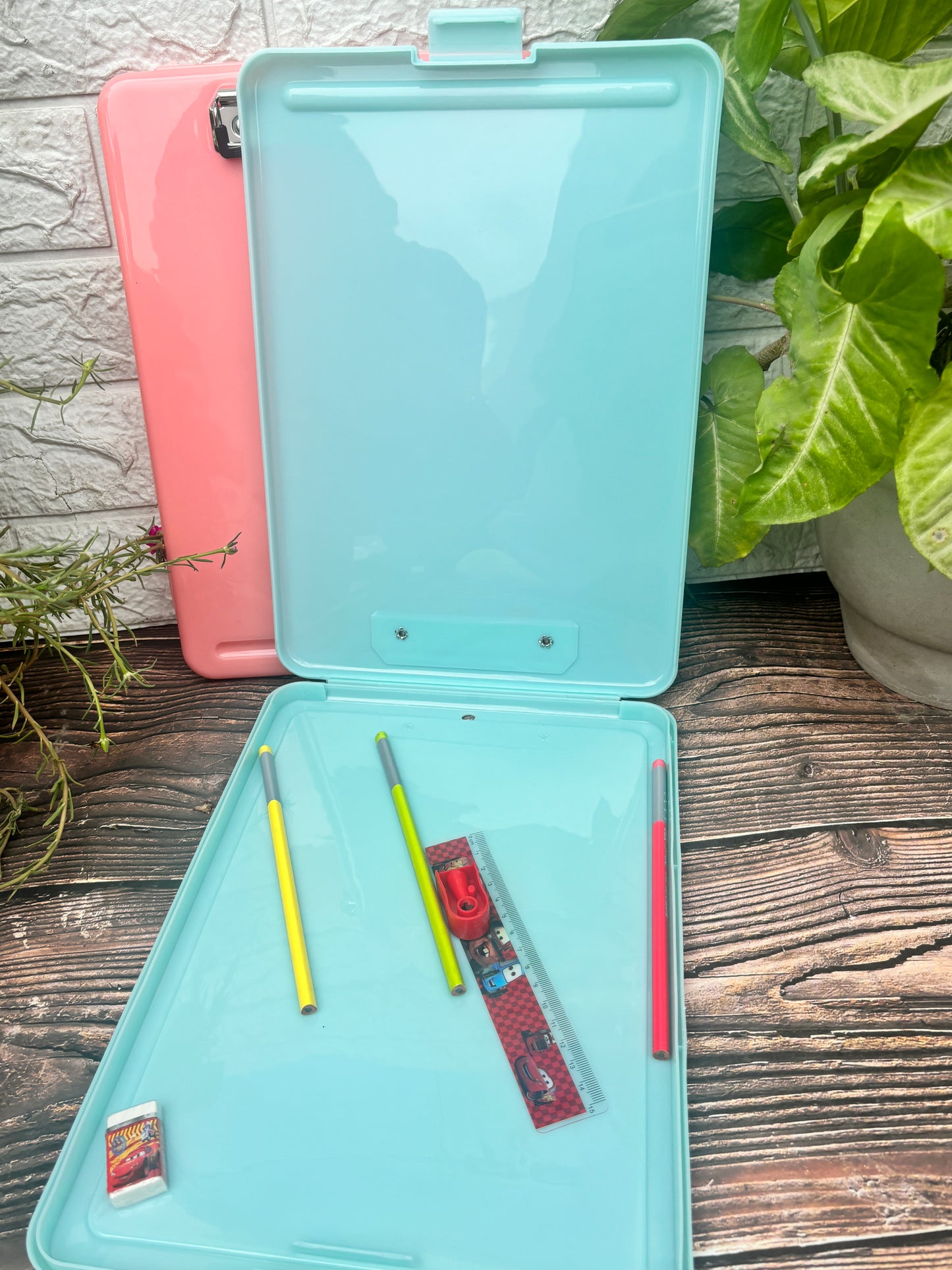 Spot hunt Profile Clipboard Storage with Pen Holder /cardboard