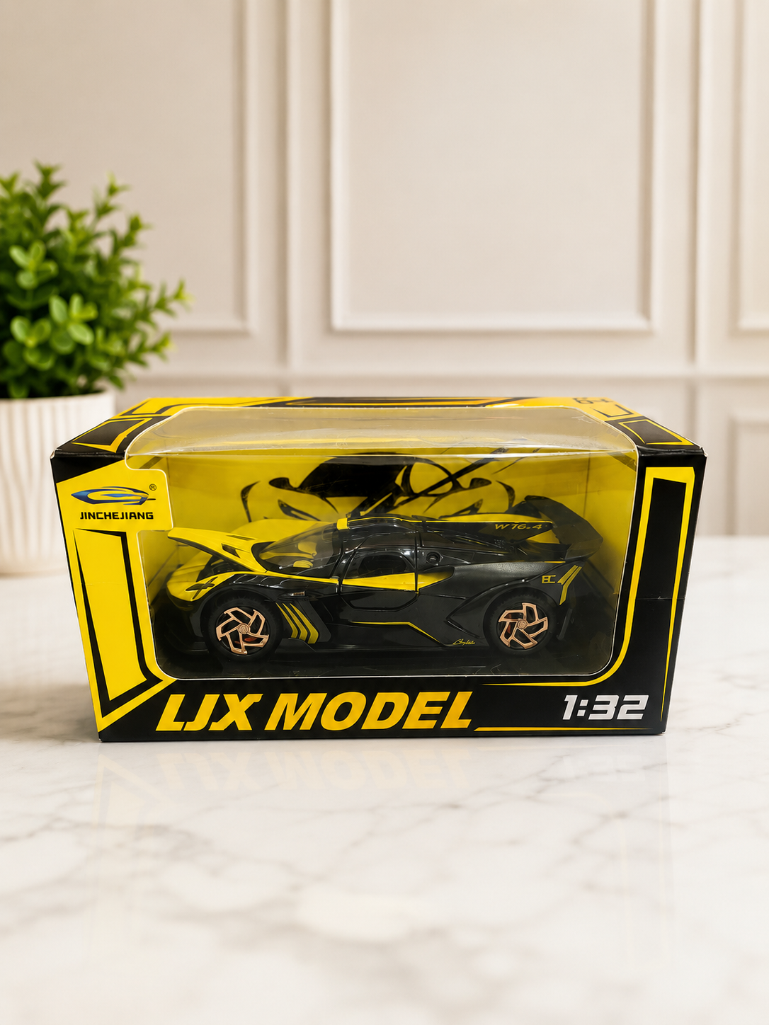 LJX Model 1:32 Die-Cast Sports Car - Black & Yellow Edition
