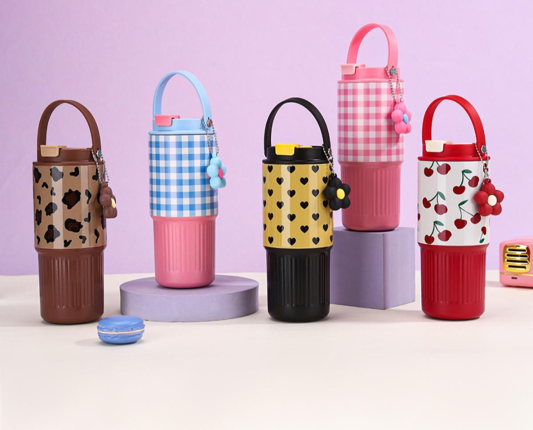 Premium Checkered Stainless Steel Insulated Tumbler with Handle, Straw & Cute Flower
Premium Checkered Stainless Steel Insulated Tumbler with Handle, Straw & Cute Flower Charm