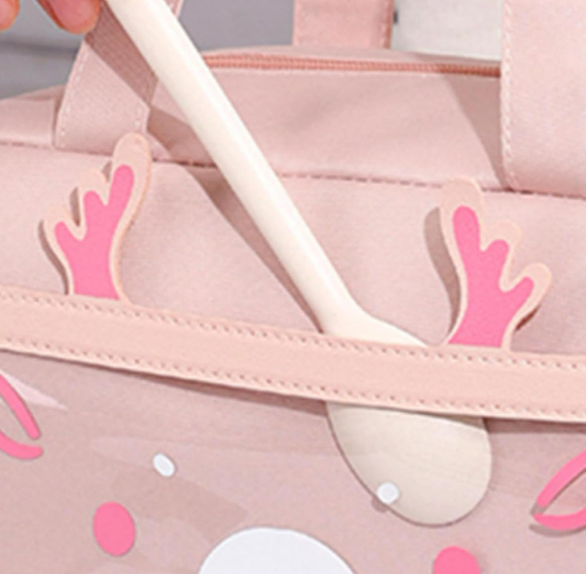 Spot hunt spacious lunch box bag