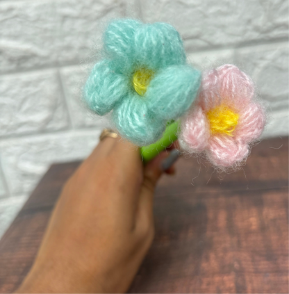 Spothunt Knitted Flower Pen