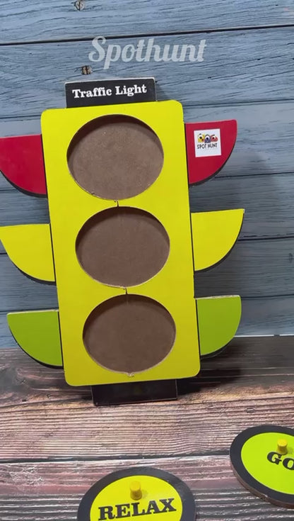 Traffic light knob puzzle